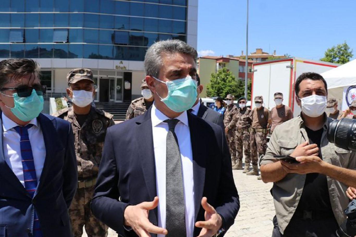 Malatya Valisi Baruş’tan Covid-19 uyarısı: "Son 4 günde 4 hastamızı kaybettik" Malatya Valisi Baruş’tan Covid-19 uyarısı: "Son 4 günde 4 hastamızı kaybettik"